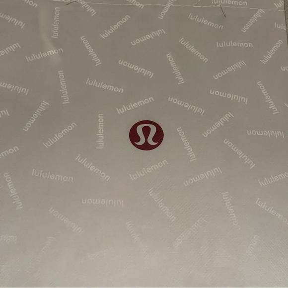 Lululemon holiday tote shoulder bag White 9” x 12” clasp closure - Picture 3 of 7